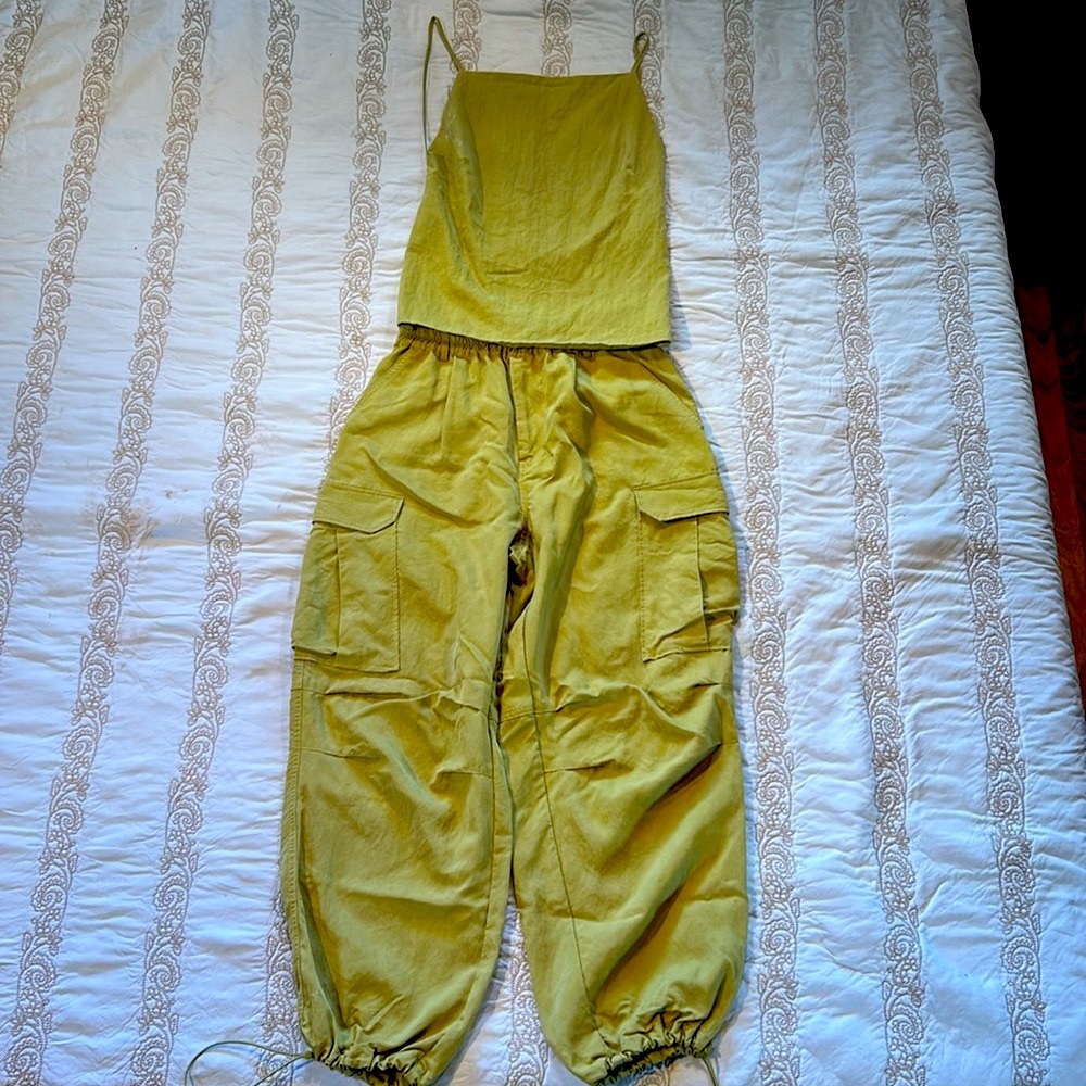 NEW HOUSE OF HARLOW 1960 2-piece Set Cargo Pants & Open Back Top Green Size S I